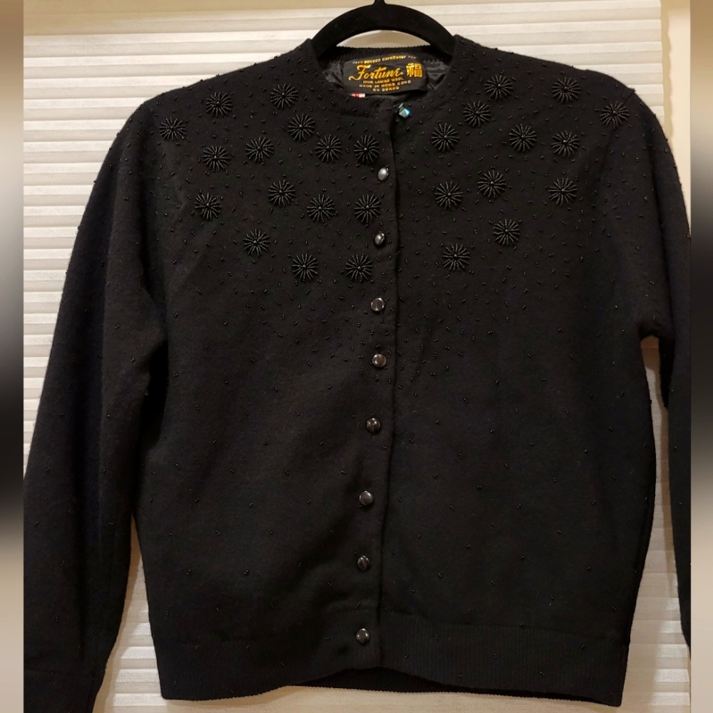 Vintage 100% lambs wool cardigan. Sz M.